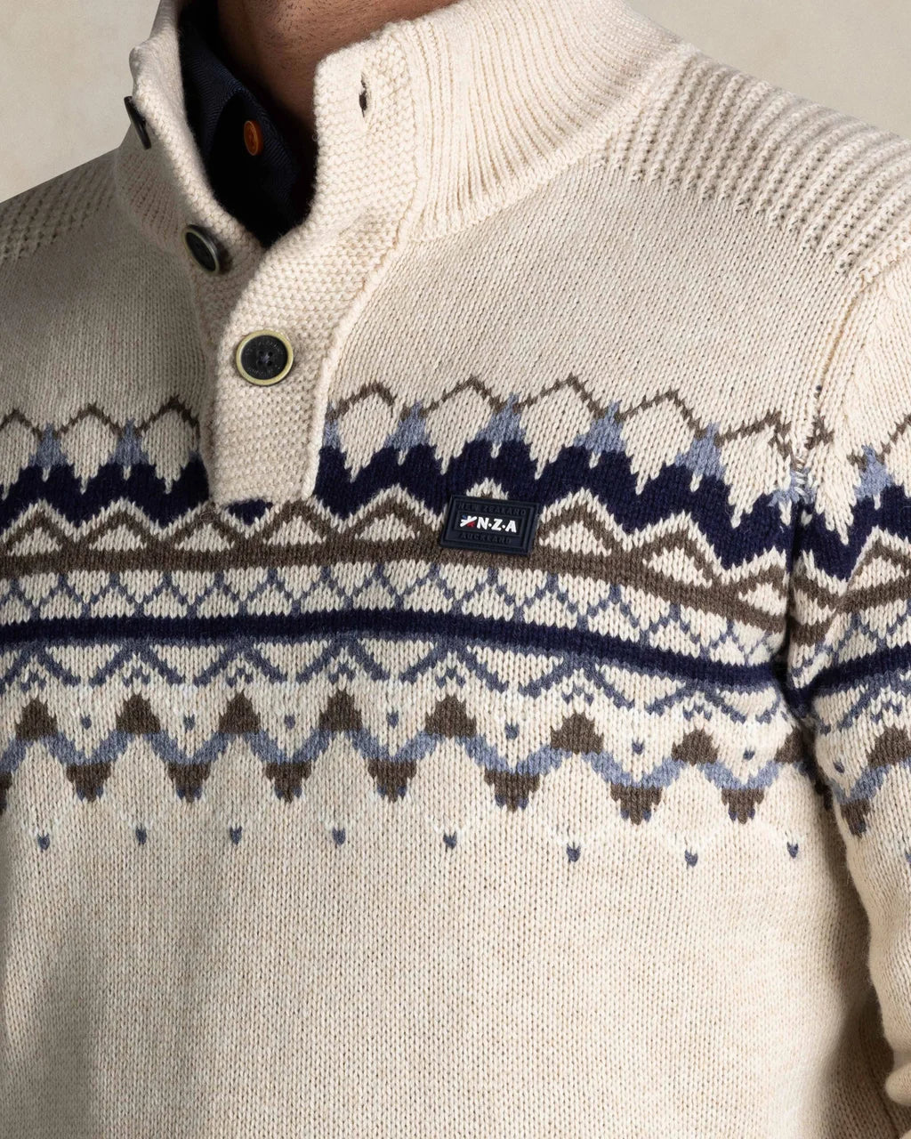 Pull en laine écru à col boutonné