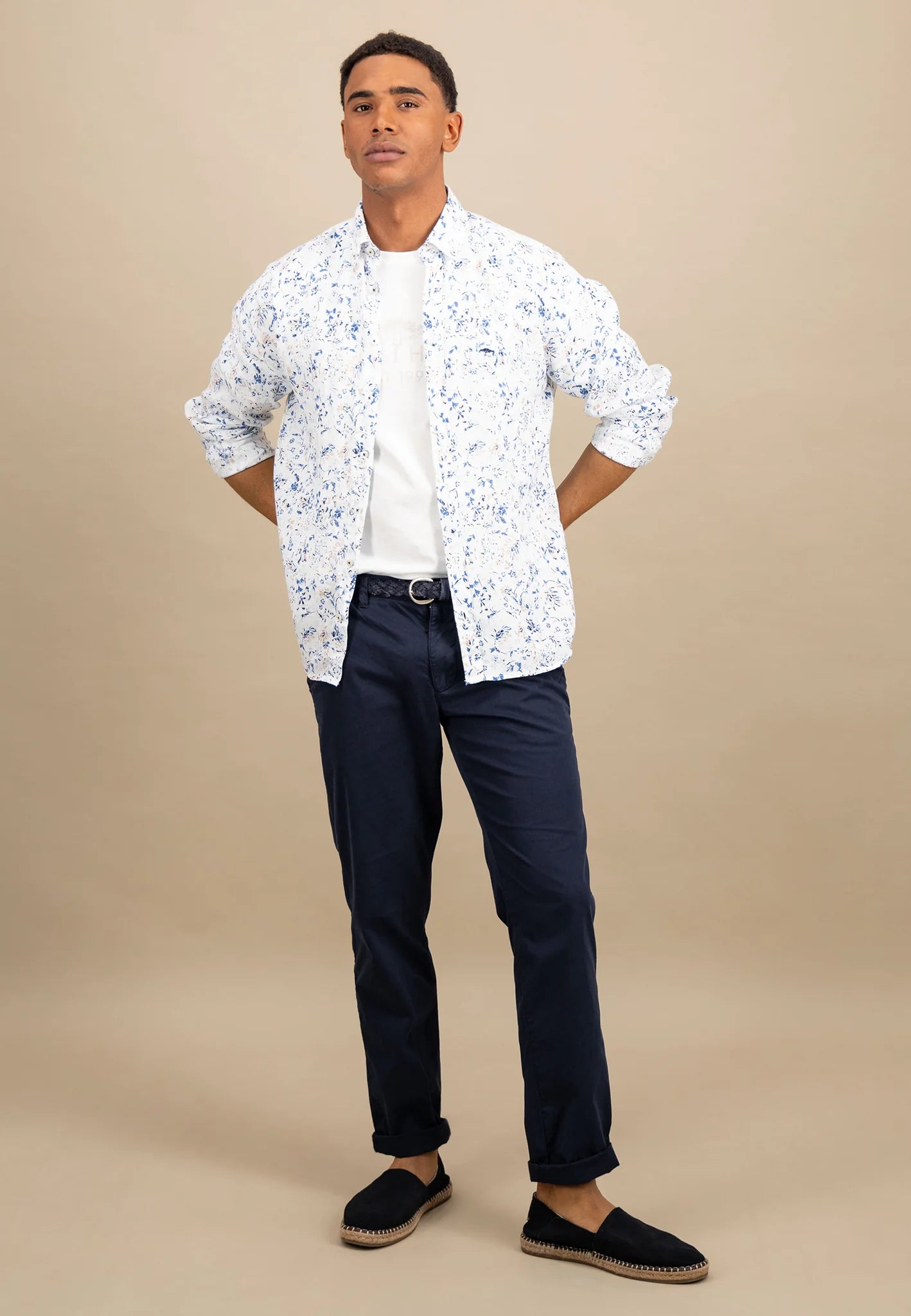 Linen shirt with botanical pattern