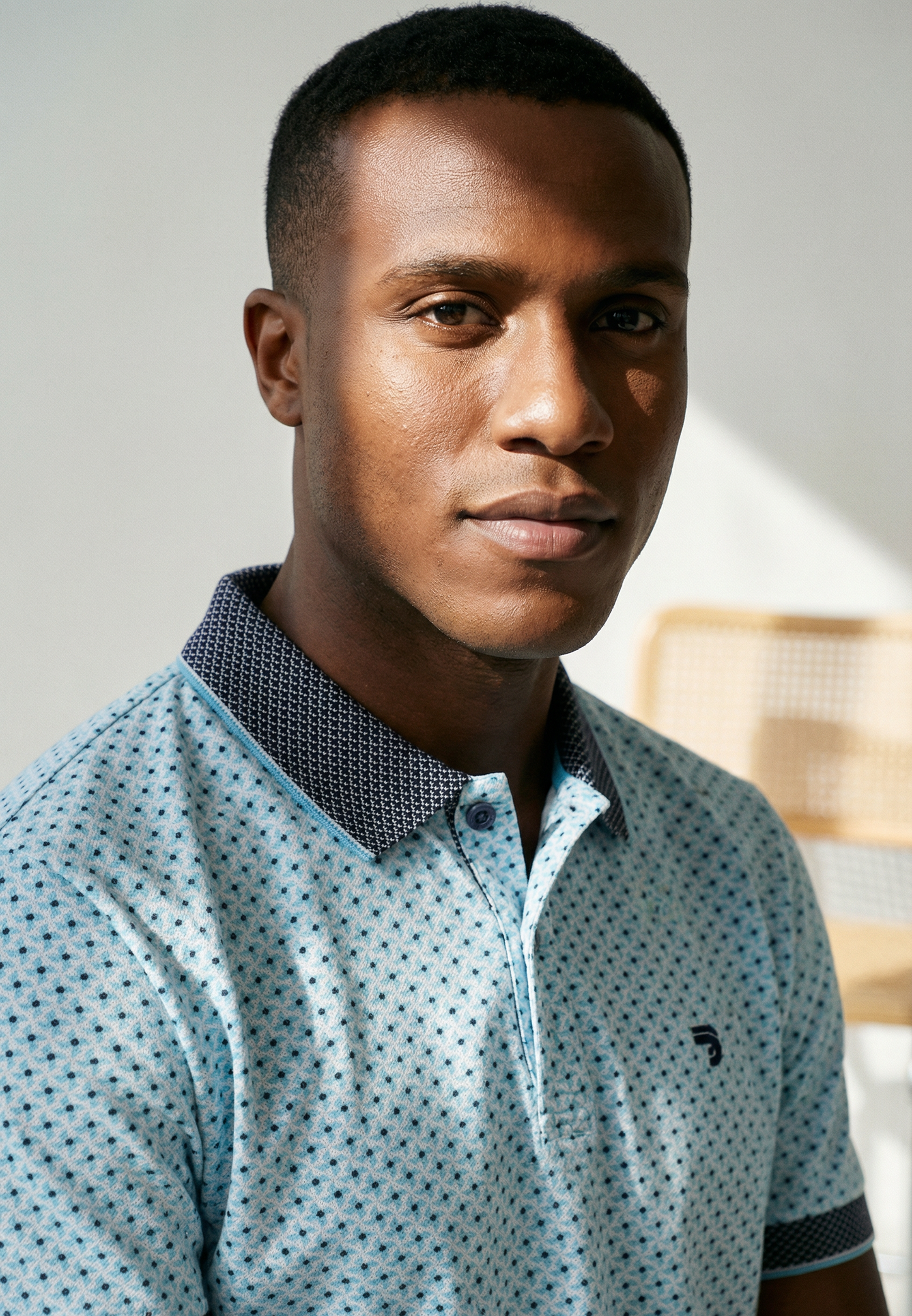 Polo J&JOY Bleu clair à motifs géométriques – Casual chic - jusqu’au 4XL