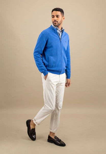 Fine cardigan with a stand -up collar