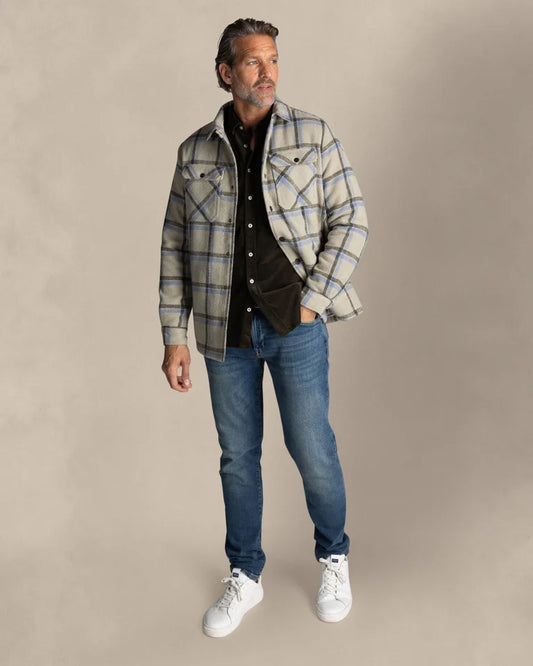 25HN572
Chemise en laine écrue à carreaux