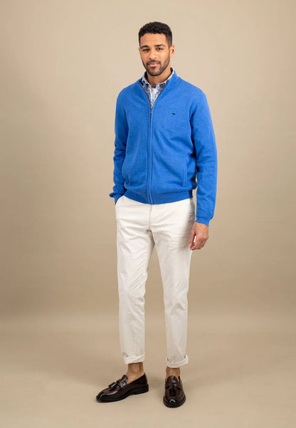 Fine cardigan with a stand -up collar
