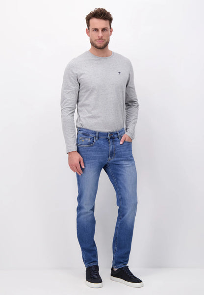 Tapered fit jeans