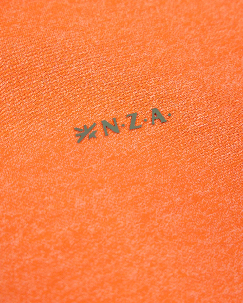 25KN301
Pull orange avec demi-fermeture éclair