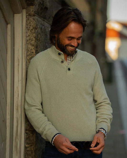 25GN461
Pull vert en coton à demi-boutonnage