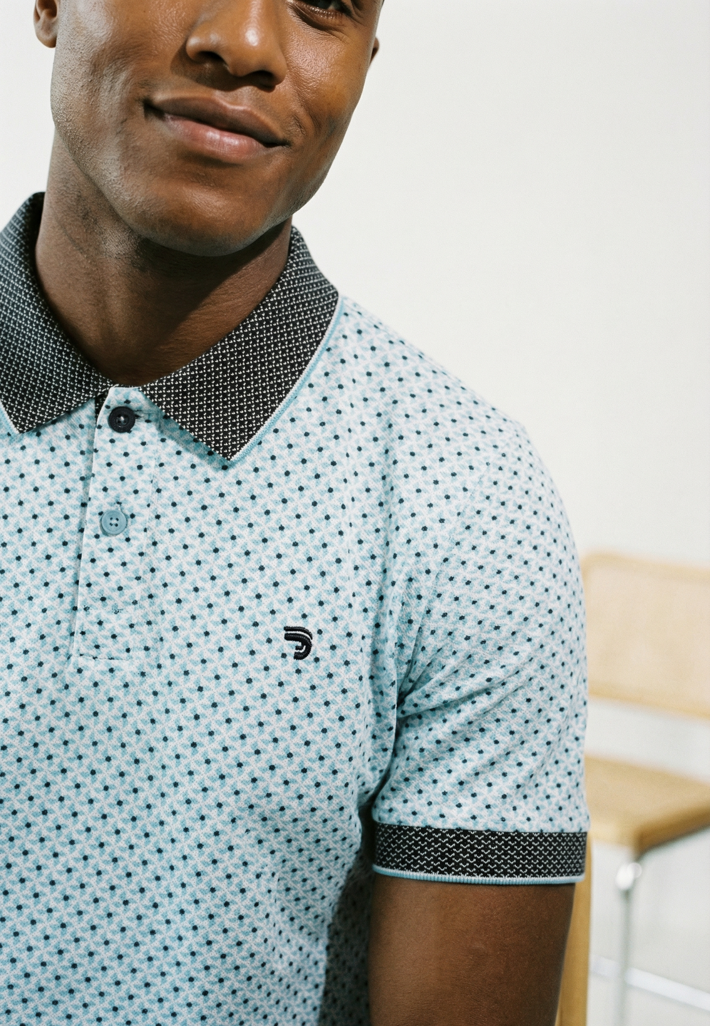 Polo J&JOY Bleu clair à motifs géométriques – Casual chic - jusqu’au 4XL