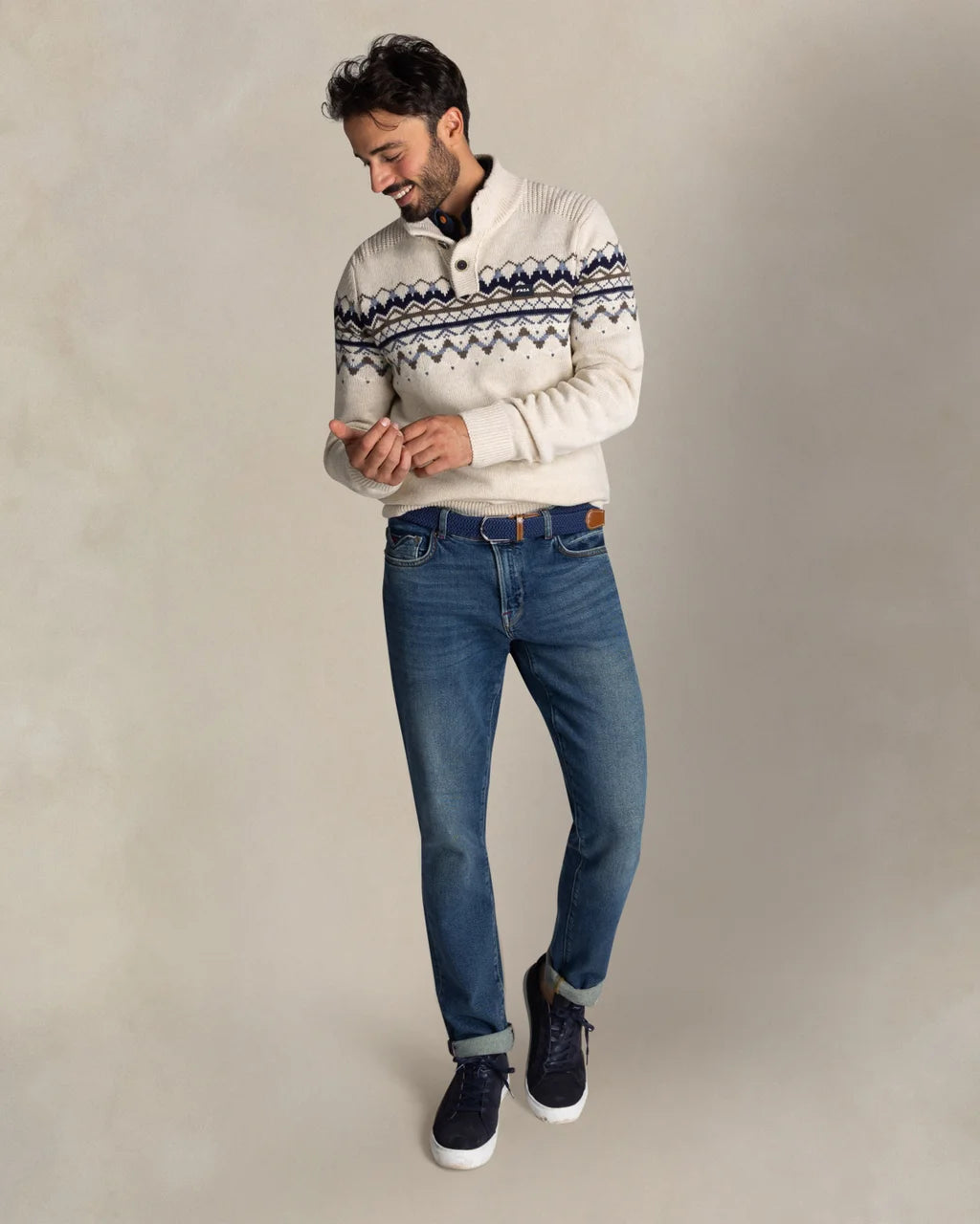 Pull en laine écru à col boutonné