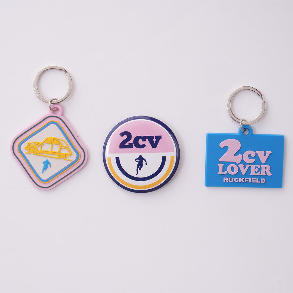 LOT DE PORTE CLES & BADGE 2CV  TU  MULTICO